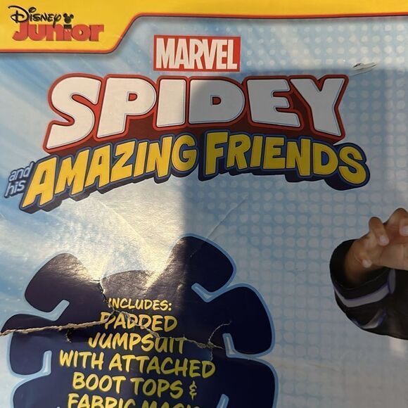 Marvel costume size 2T/3T - Picture 4 of 6